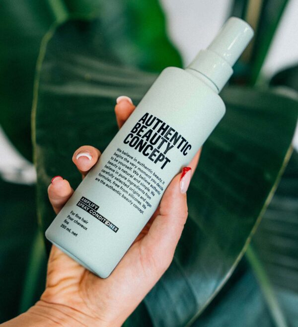Authentic Beauty Concept Odżywka Wzmacniająca i Odbijająca od Nasady w Sprayu