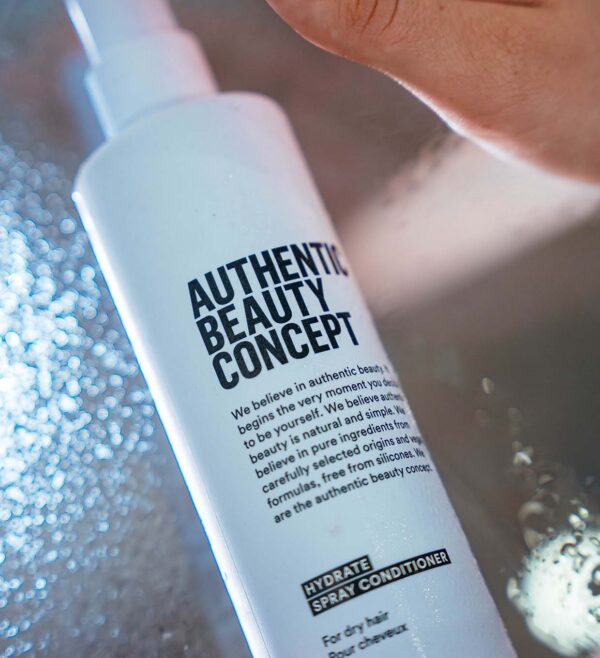 Authentic Beauty Concept Odżywka nawilżająca w sprayu do włosów