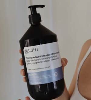 Insight Blonde Szampon rozświetlający do włosów z chłodnymi refleksami 900ml