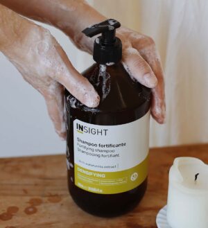 Insight Densifying Szampon wzmacniający do włosów 900ml